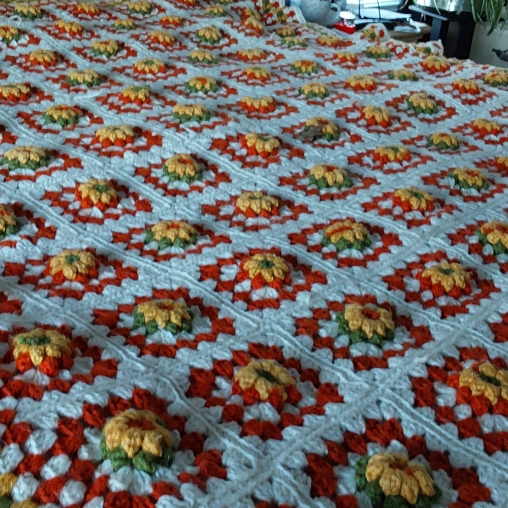 HAND-MADE 3D CROCHET GRANNY SQUARE QUEEN AFGAN/ BLANKET